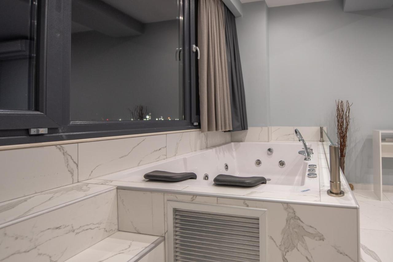 Sea & City Luxury Suite Thessaloniki Exterior photo