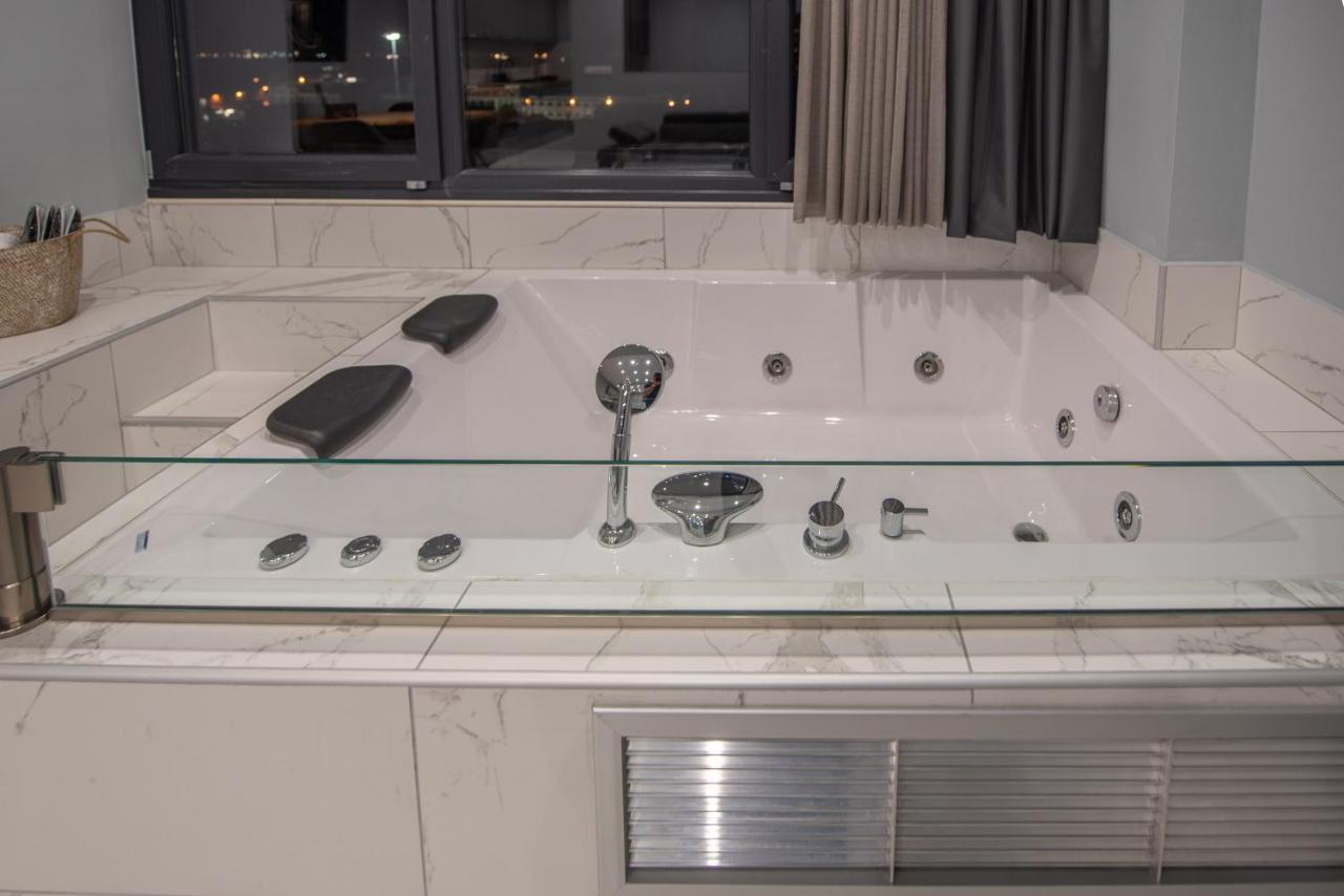 Sea & City Luxury Suite Thessaloniki Exterior photo